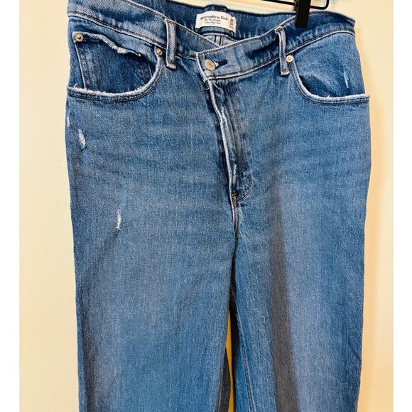 Abercrombie & Fitch Women's 90's Straight Ultra High Rise Jeans - Picture 2 of 10